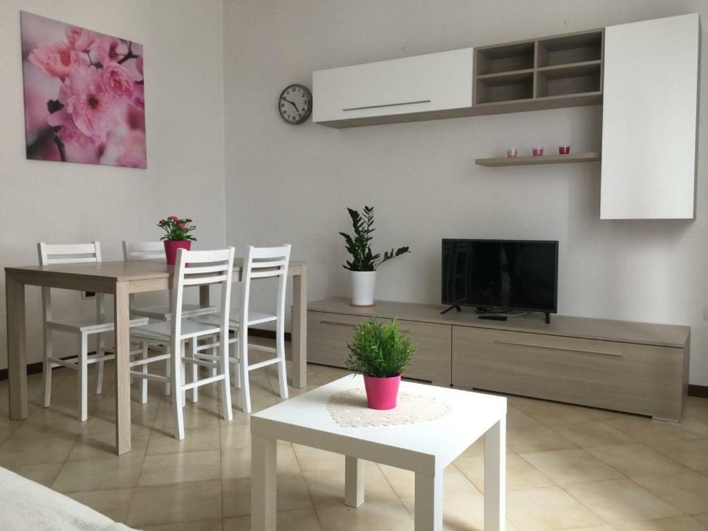 La Casa Di Clara Ombrellone Con 2 Lettini Al Lido San Giuliano Gratis E Parcheggio Privato Gratis Apartment Rimini Exterior photo